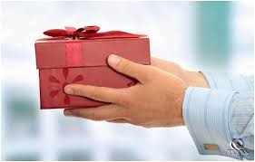 Biếu quà tết: Từ lòng thành tới ...lòng tham
